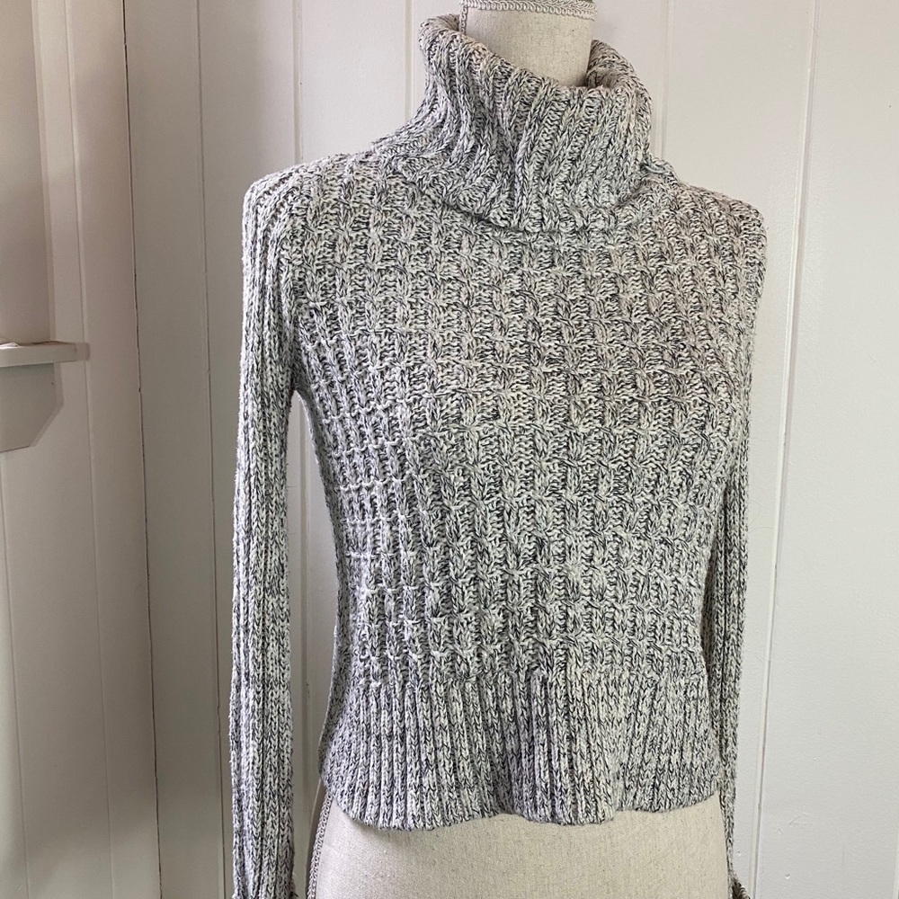 Women’s Free People Turtle Neck Sweater Size XS - Picture 2 of 4